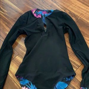 Woman rush guard /surf suite